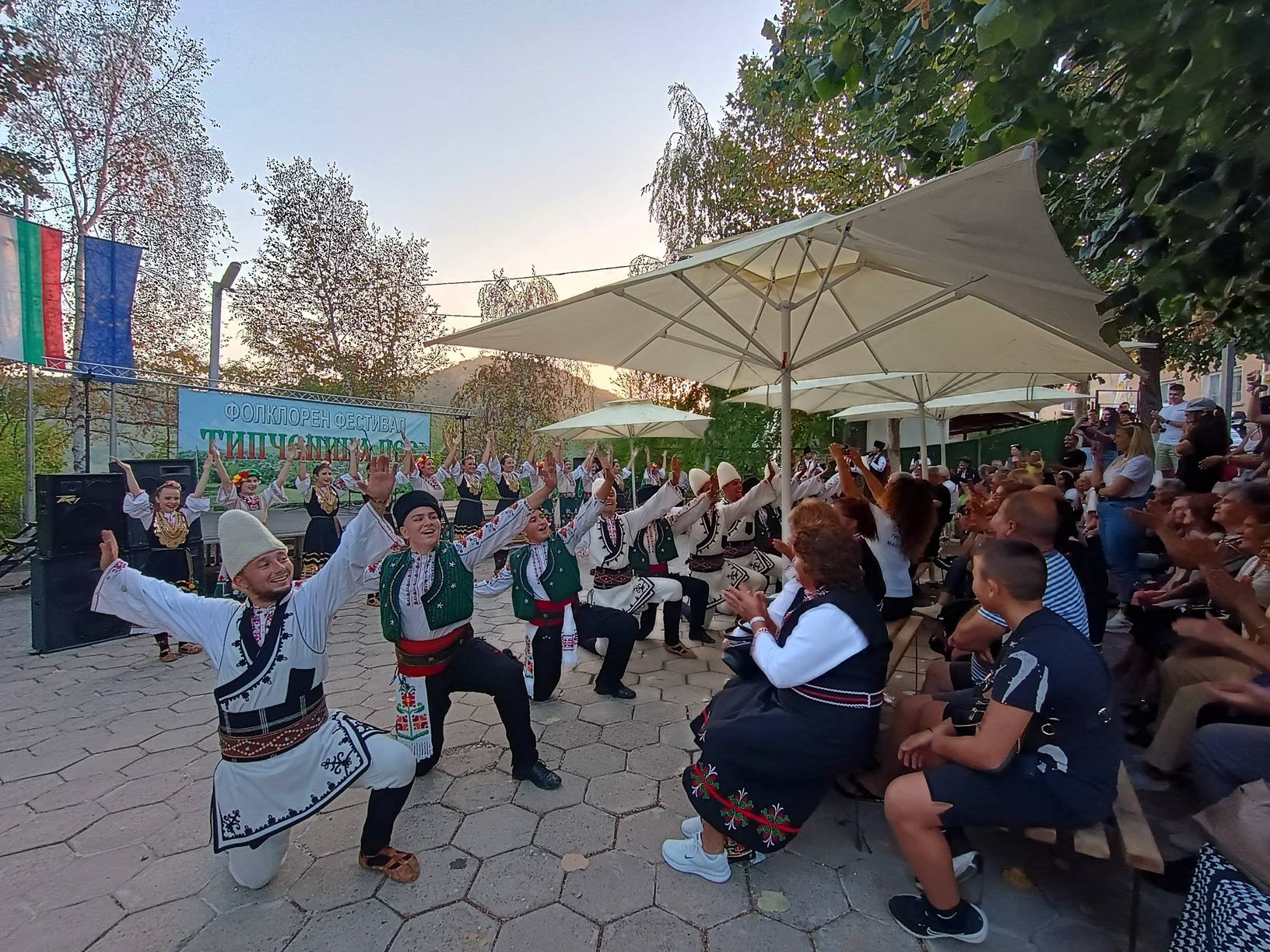  Фолклорният фестивал 